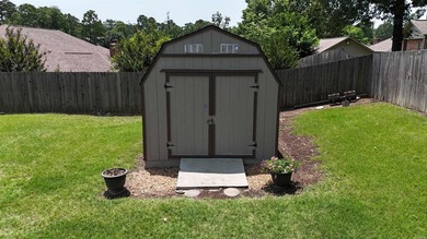 Welcome to this lovely home located in a highly sought-after - photo 38