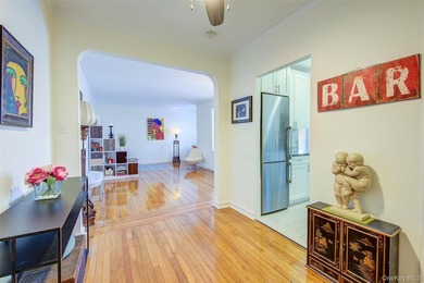 WELCOME TO FOREST HILLS SOUTH. DELUXE STUDIO APARTMENT. Very - photo 4