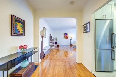 WELCOME TO FOREST HILLS SOUTH. DELUXE STUDIO APARTMENT. Very - photo 5