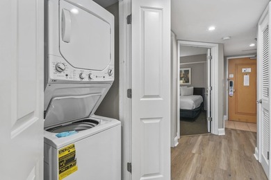 Welcome to this beautifully updated, fully furnished top-floor - photo 15