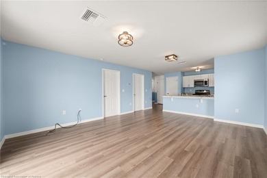 Welcome home! This delightful house is an incredible starter - photo 18