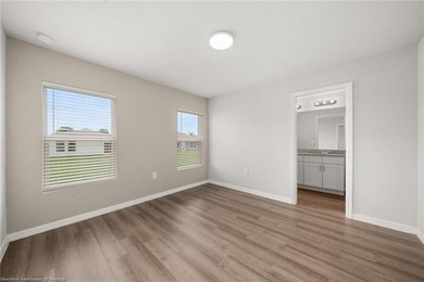 Welcome home! This delightful house is an incredible starter - photo 20