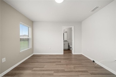 Welcome home! This delightful house is an incredible starter - photo 23
