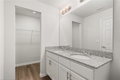 Welcome home! This delightful house is an incredible starter - photo 25