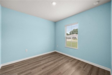 Welcome home! This delightful house is an incredible starter - photo 29