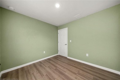 Welcome home! This delightful house is an incredible starter - photo 32