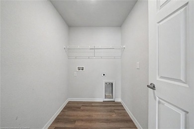 Welcome home! This delightful house is an incredible starter - photo 39