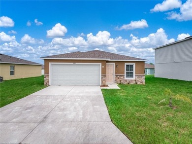 Welcome home! This delightful house is an incredible starter - photo 42