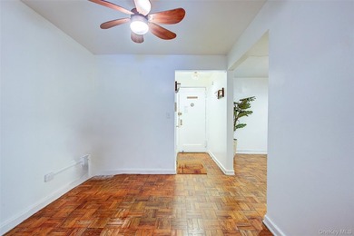 Welcome to River Gardens, Pet friendly building in the heart of - photo 6