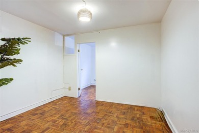 Welcome to River Gardens, Pet friendly building in the heart of - photo 8