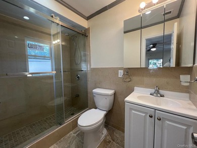 Huge two family custom built 6 bedrooms, 5 bathrooms, full - photo 3