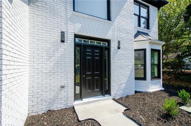 Beautifully Renovated 5 Bedroom 3.5 Bath Brick Front Home In The - photo 5
