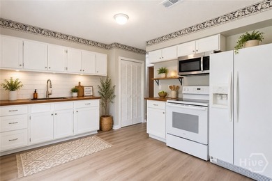 Back active due to no fault of the seller. Move right into this - photo 8