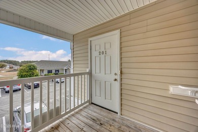Great Investment Opportunity or a First Time Homebuyer. This Top - photo 3