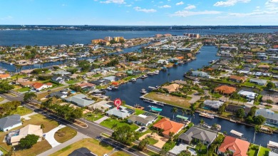 Caloosahatchee River Home For Sale in Cape Coral Florida
