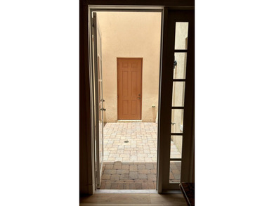 Beautifully maintained 3-bedroom plus loft townhome in Central - photo 13