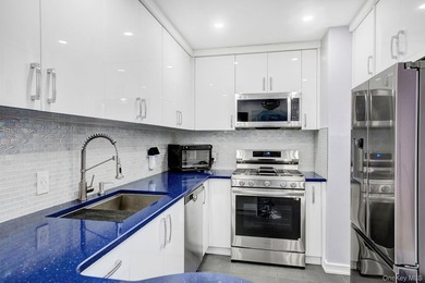 Rare Bayside Offering with Private Basement & Separate Entrance - photo 16