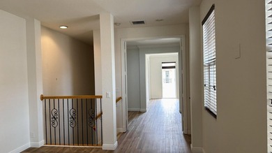 Beautifully maintained 3-bedroom plus loft townhome in Central - photo 16
