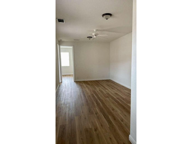 Beautifully maintained 3-bedroom plus loft townhome in Central - photo 17