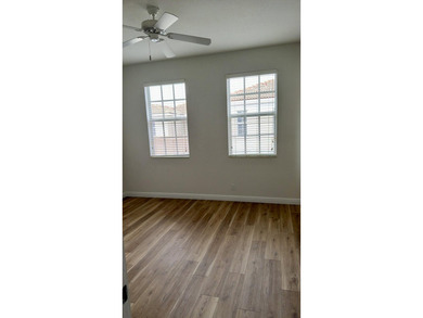 Beautifully maintained 3-bedroom plus loft townhome in Central - photo 18