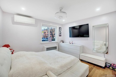 Rare Bayside Offering with Private Basement & Separate Entrance - photo 22