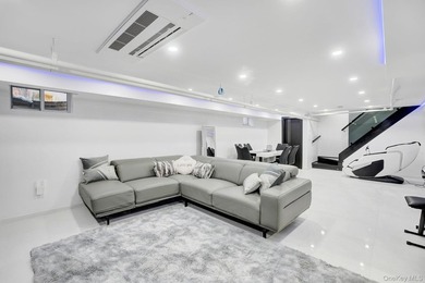 Rare Bayside Offering with Private Basement & Separate Entrance - photo 26