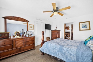 Welcome to comfort, style, and an energy efficient home! This - photo 27