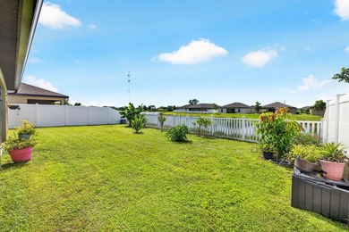 Welcome to comfort, style, and an energy efficient home! This - photo 32