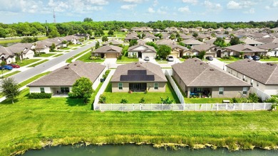 Welcome to comfort, style, and an energy efficient home! This - photo 47