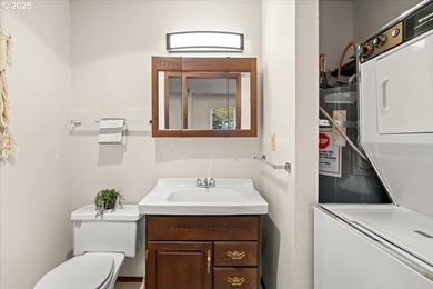 Seller to pay HOA's through July 2026! Lovingly updated condo - photo 17