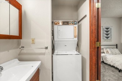 Seller to pay HOA's through July 2026! Lovingly updated condo - photo 18