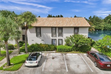 (private lake, pond, creek) Townhome/Townhouse Sale Pending in Plantation Florida