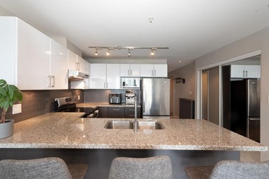 Welcome to InterUrban! This bright northwest corner home offers - photo 14