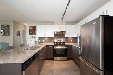 Welcome to InterUrban! This bright northwest corner home offers - photo 15