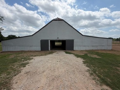 Welcome to an exceptional horse and cattle property in the heart - photo 20