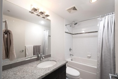 Welcome to InterUrban! This bright northwest corner home offers - photo 21