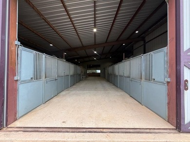 Welcome to an exceptional horse and cattle property in the heart - photo 22