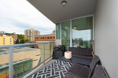 Welcome to InterUrban! This bright northwest corner home offers - photo 24