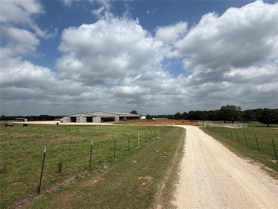 Welcome to an exceptional horse and cattle property in the heart - photo 30