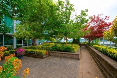 Welcome to InterUrban! This bright northwest corner home offers - photo 32