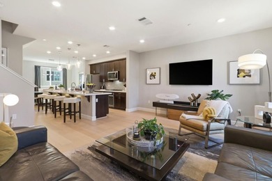 Contemporary Townhome Style Condo in highly sought-after - photo 11