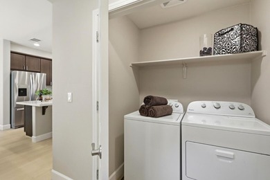 Contemporary Townhome Style Condo in highly sought-after - photo 15