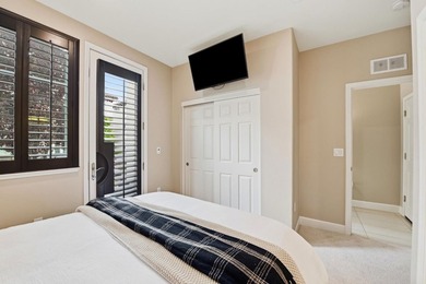 Contemporary Townhome Style Condo in highly sought-after - photo 19