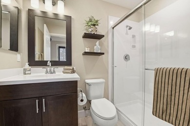 Contemporary Townhome Style Condo in highly sought-after - photo 20