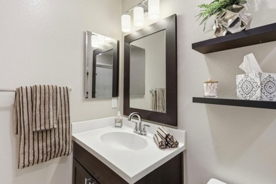 Contemporary Townhome Style Condo in highly sought-after - photo 21