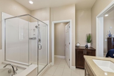 Contemporary Townhome Style Condo in highly sought-after - photo 27
