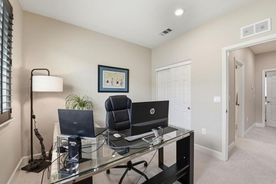 Contemporary Townhome Style Condo in highly sought-after - photo 32