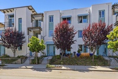 Contemporary Townhome Style Condo in highly sought-after - photo 35