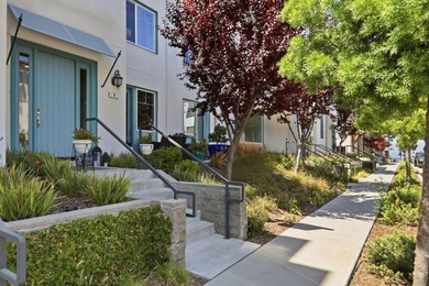 Contemporary Townhome Style Condo in highly sought-after - photo 40