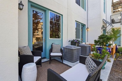 Contemporary Townhome Style Condo in highly sought-after - photo 42